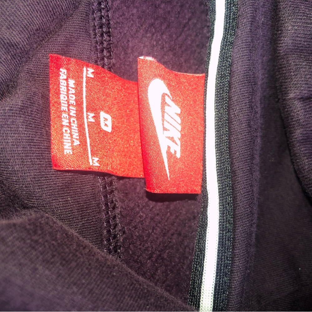 🔥NIKE women hoodie sz M Purple/ Burgundy GOLD Logo price firm! - Picture 6 of 6
